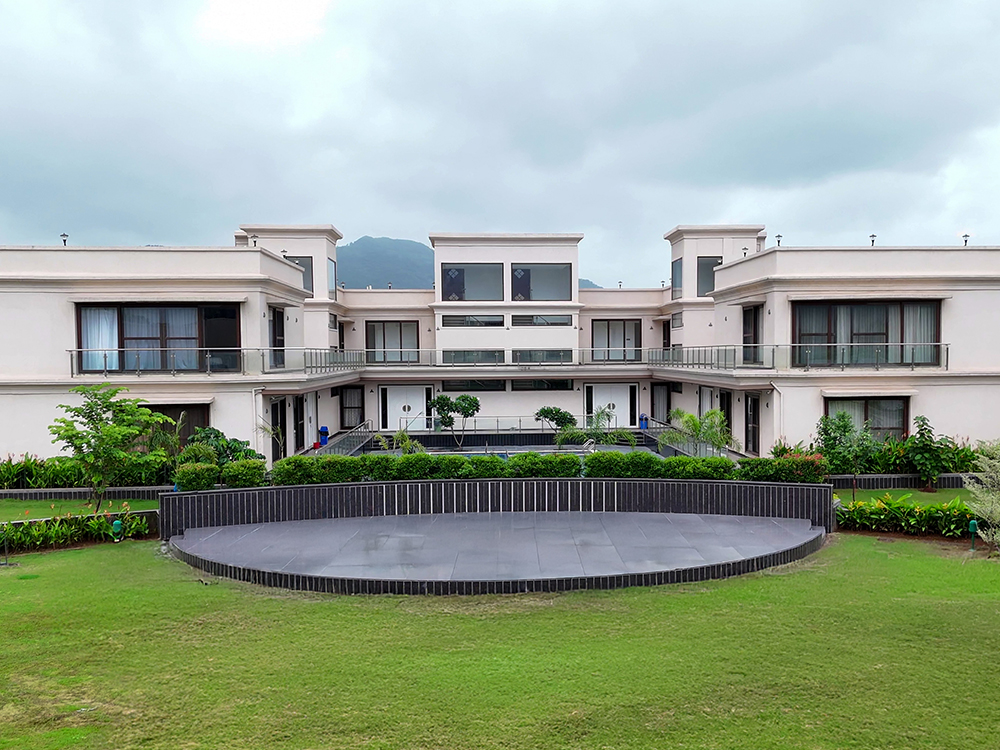 Aveda Estreall Luxury Spacious Villas